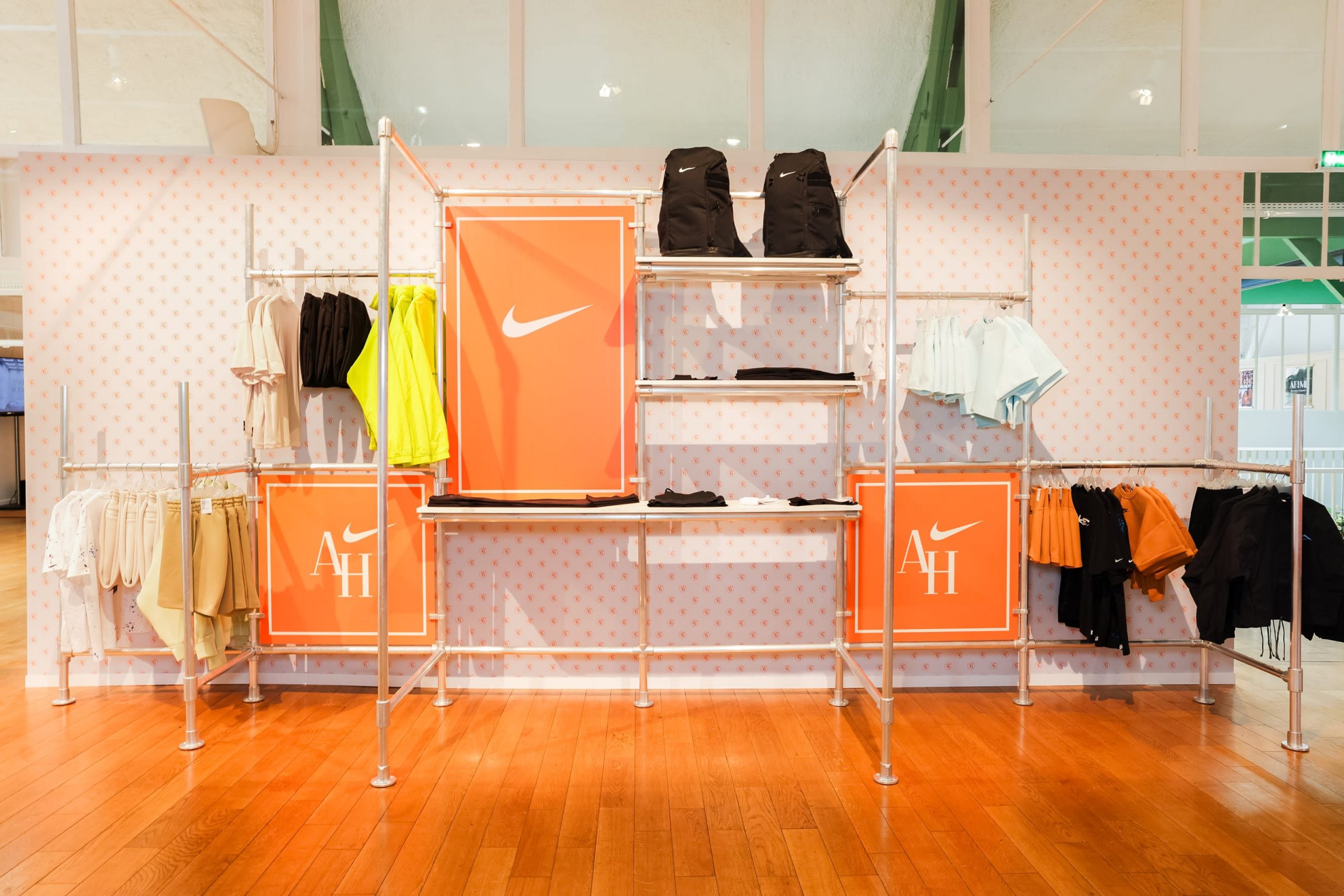 008_athlete-house-shopping-area