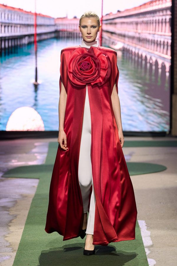 Photo: Carlo Scarpato / Gorunway.com