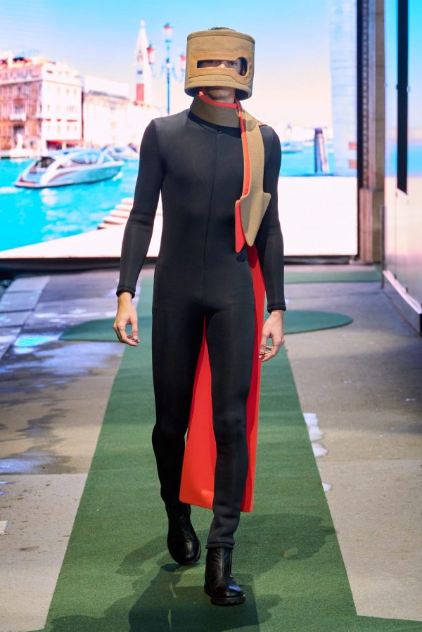 Photo: Carlo Scarpato / Gorunway.com