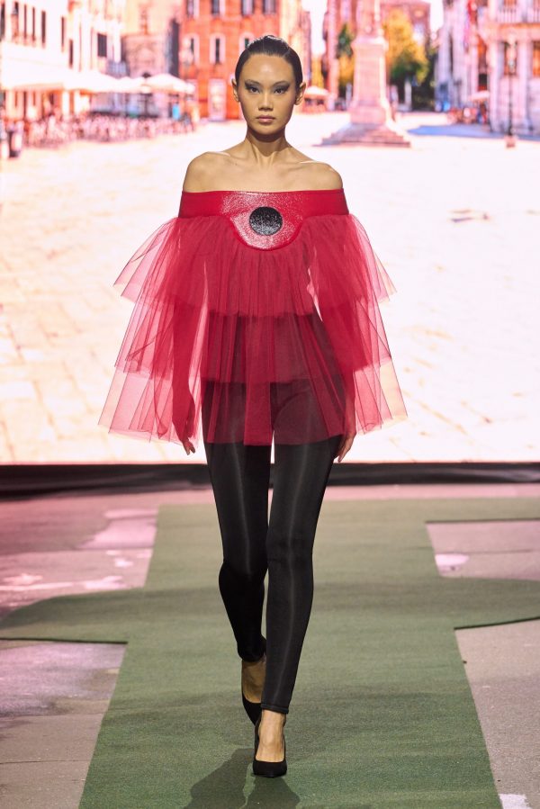 Photo: Carlo Scarpato / Gorunway.com